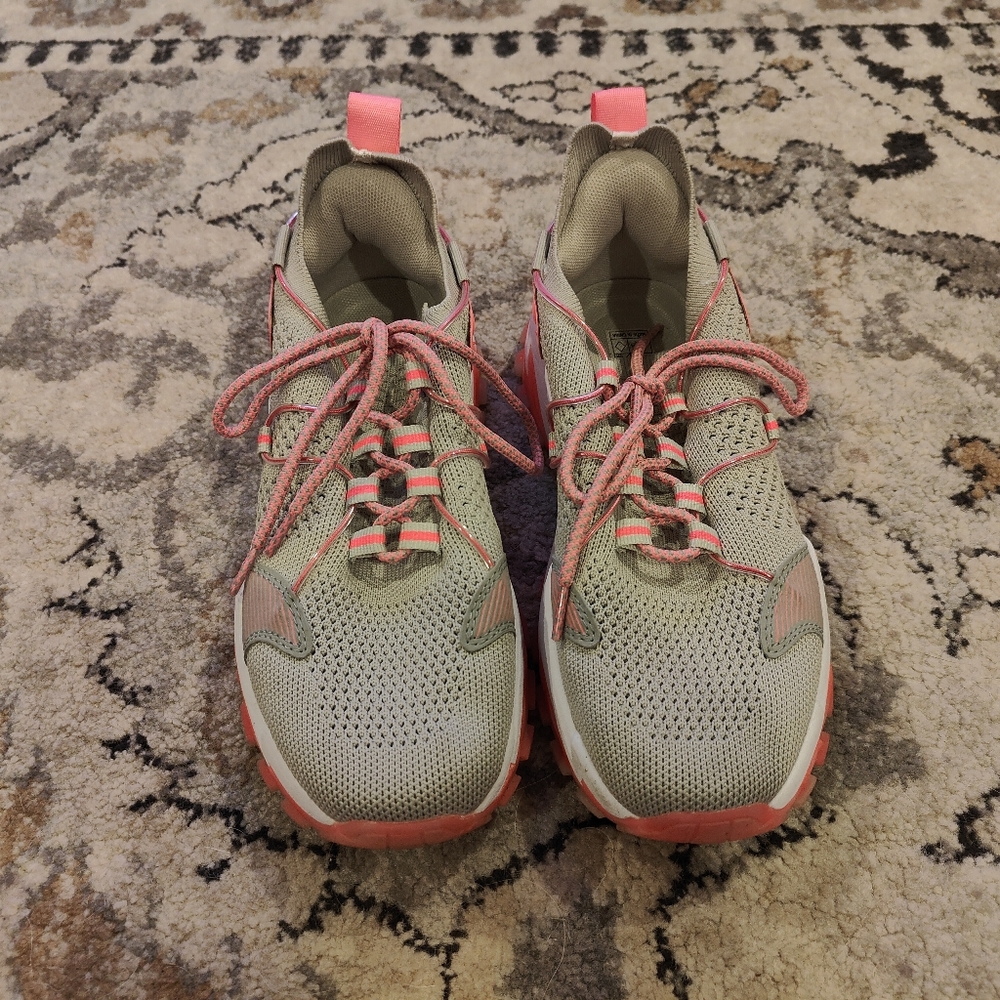 Women's Running Shoes - Just So So